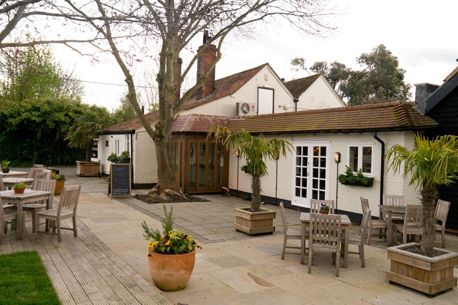 - The Rowbarge, Woolhampton